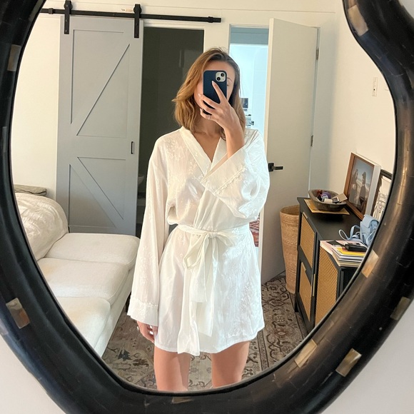 Oscar De La Renta Vintage Silk Robe - Picture 1 of 4